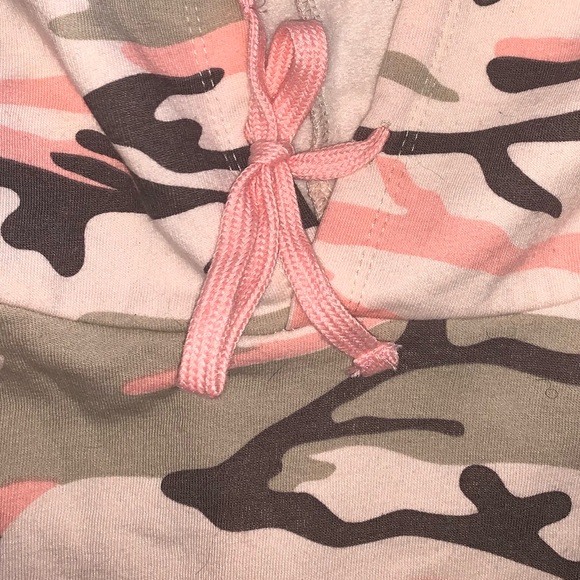 Bluenotes Camo-Cropped Hoodie - Picture 4 of 4
